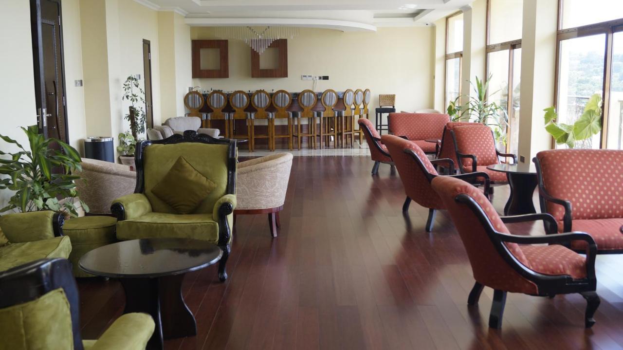 Hotel The White Rhino 4*